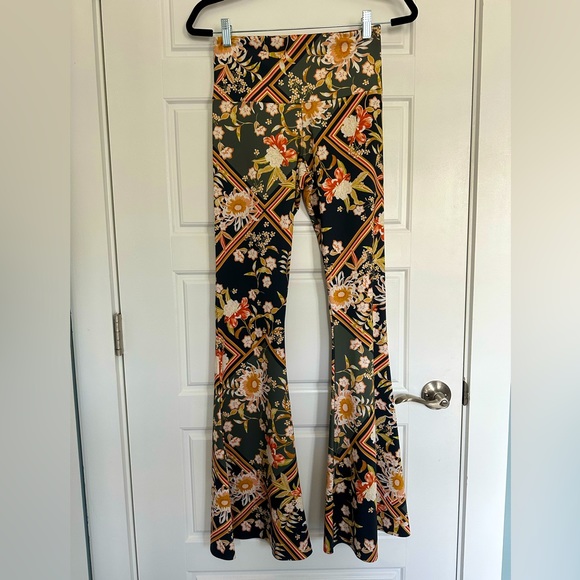 Free People Pants - Free People Boho 70’s Floral Flare HR Leggings, Black multi, size M/L